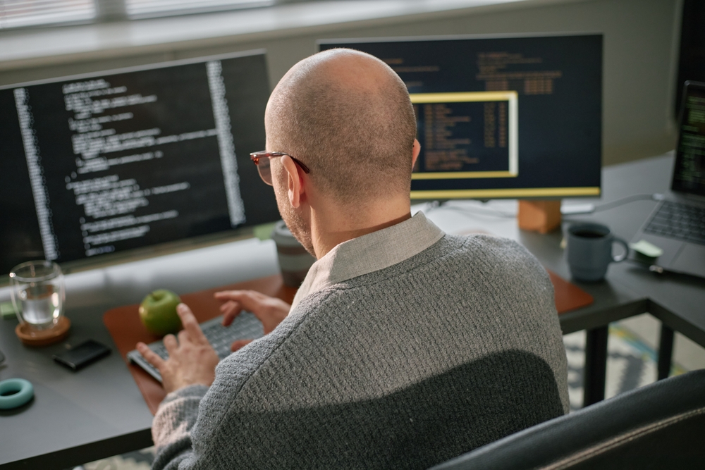 كيف تصميم UI/UX يزيد التفاعل والتحويلات