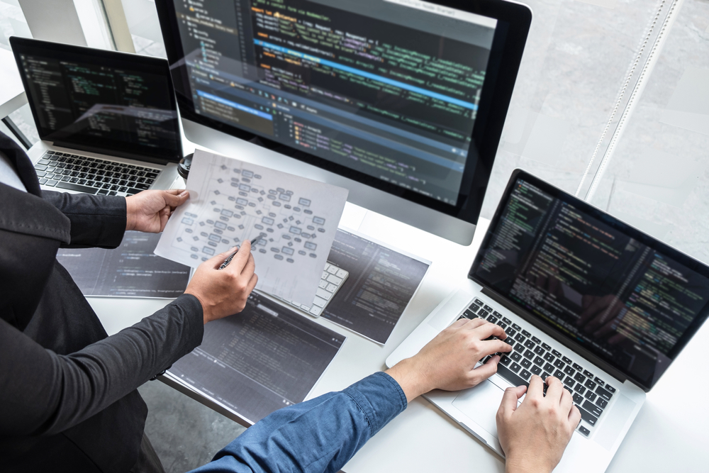 تطوير المواقع والتطبيقات